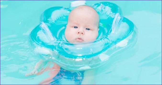 Kada maudyti kūdikį su kūdikio kaklo keliu: kaip dažnai, nuo kiek mėnesių?