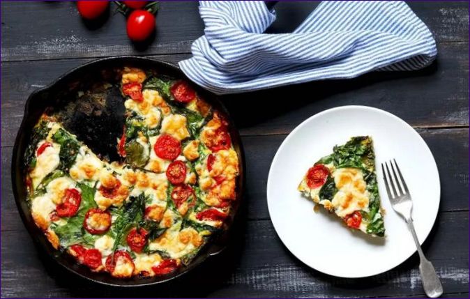 Frittata su pomidorais ir dešra